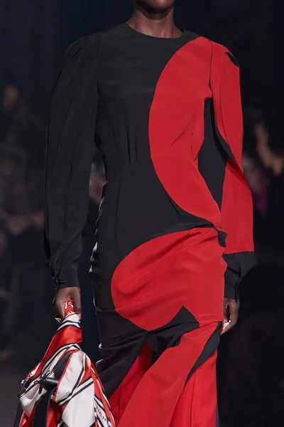 Look 10